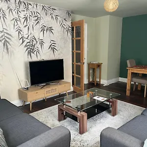 Comfortable Two Bedroom Modern London